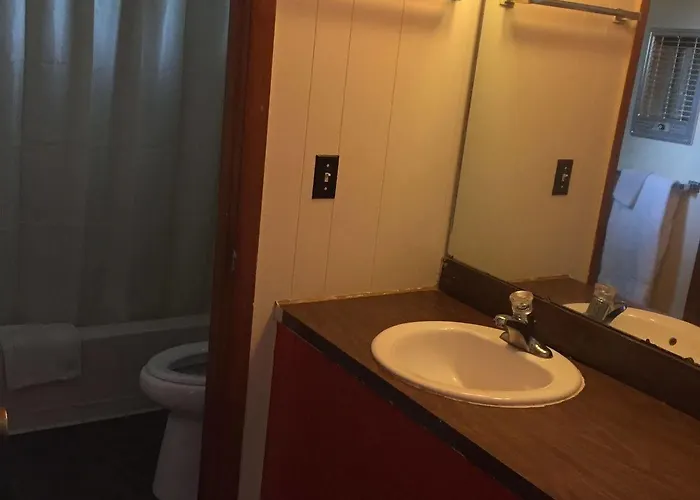 Motel Near St Louis- Mississippi River Il